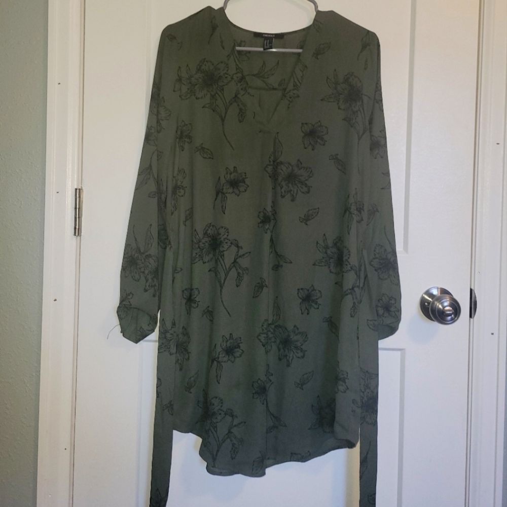 Forever 21 long sleeve shirt dress. Mid length, slightly above the knee